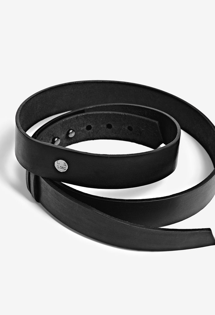 HIDDEN BUCKLE LEATHER BELT